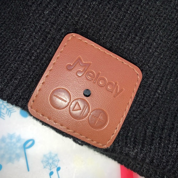 NWT Beanie aka Toque with Bluetooth Headphones! - Picture 10 of 14